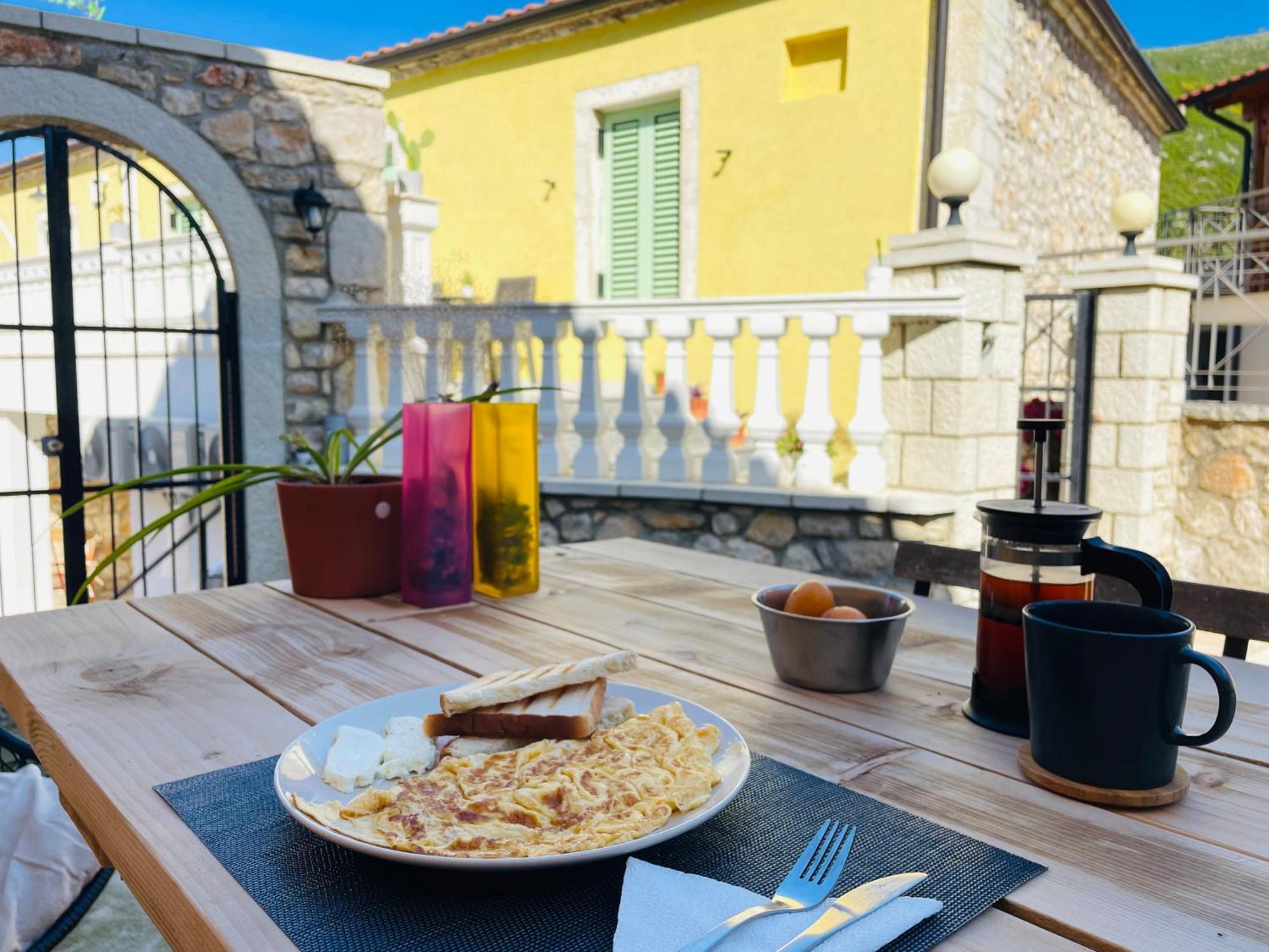 Guesthouse Near The Castle Of Химар Екстериор снимка