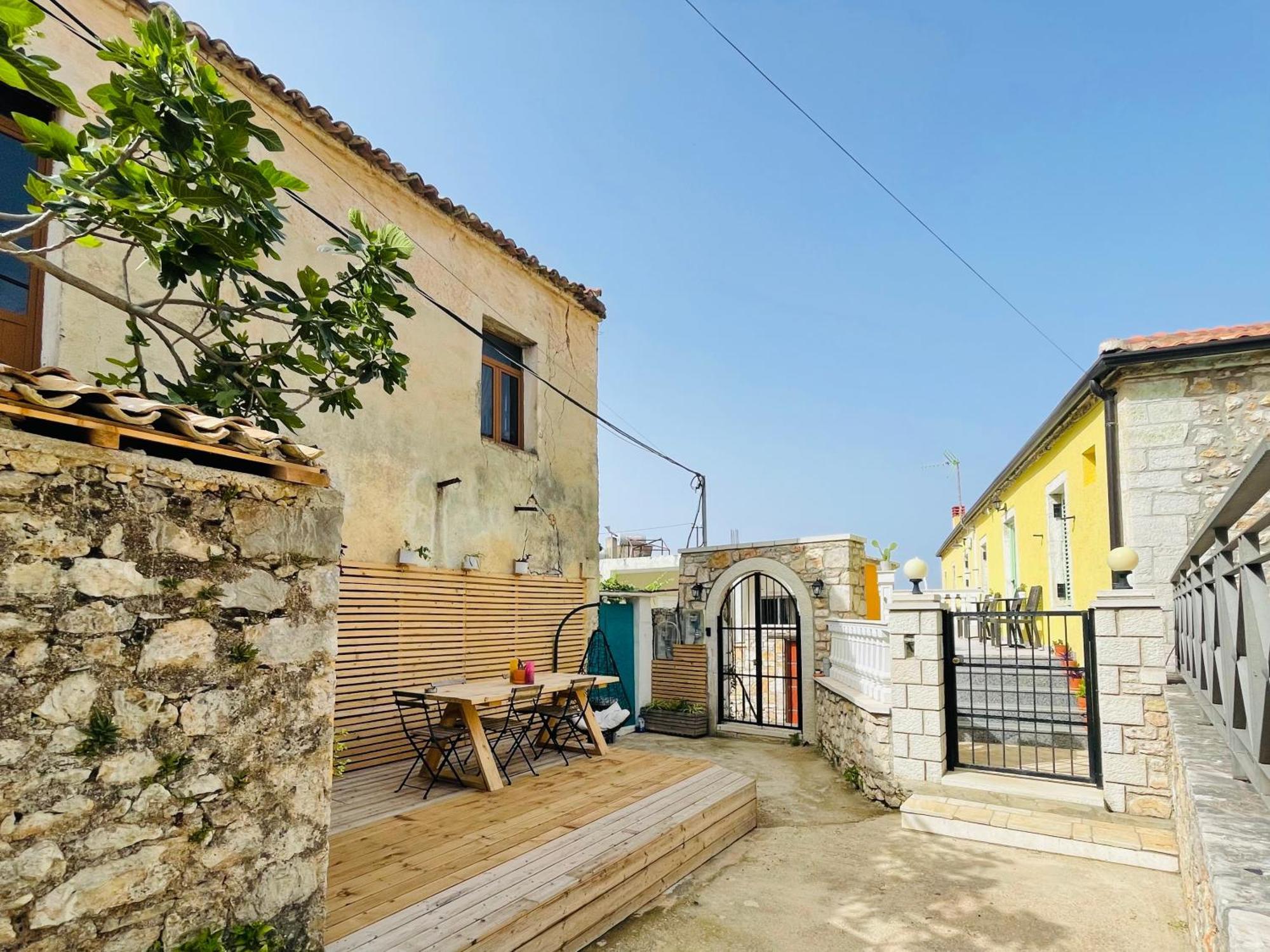 Guesthouse Near The Castle Of Химар Екстериор снимка