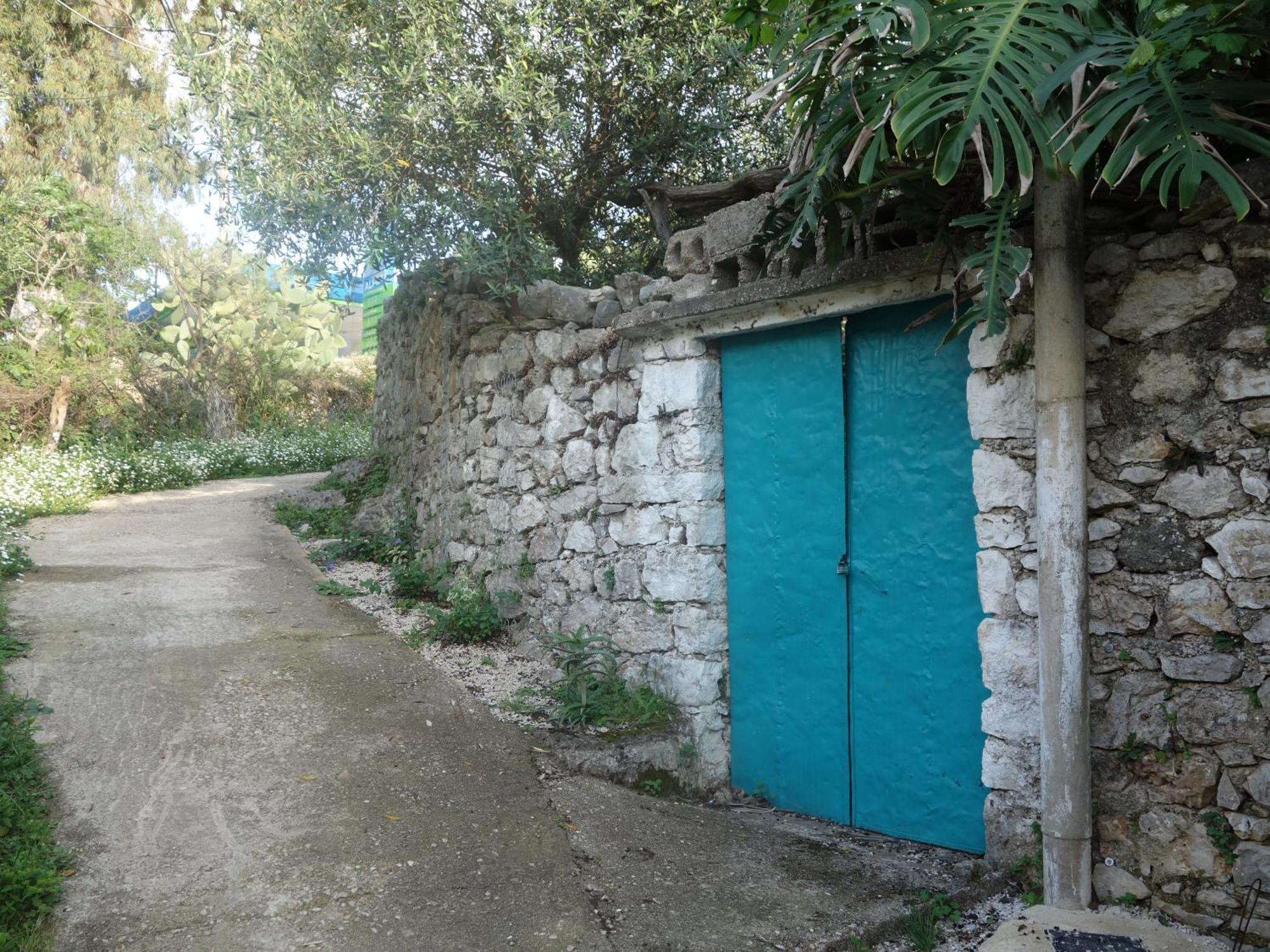 Guesthouse Near The Castle Of Химар Екстериор снимка